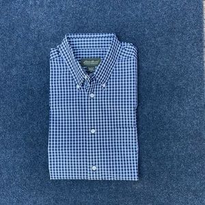 Eddie Bauer 100% cotton short-sleeved button-down shirt. Excelled condition.